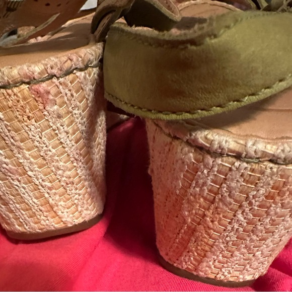 Born Leather 2-1/2” Leather Sandals - Picture 4 of 5